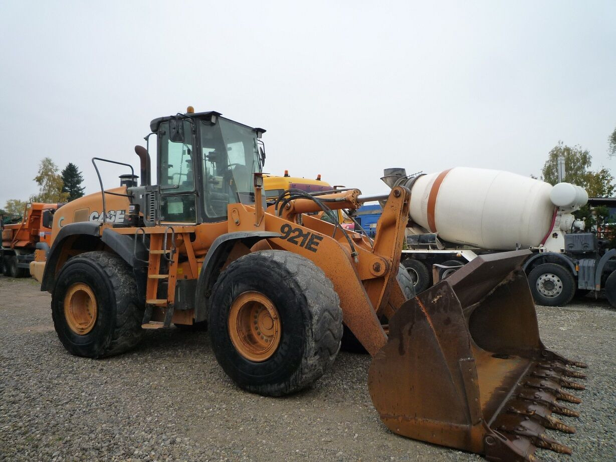 Case 921E - Колёсный погрузчик: фото 3 Case 921E - Колёсный погрузчик: фото 3