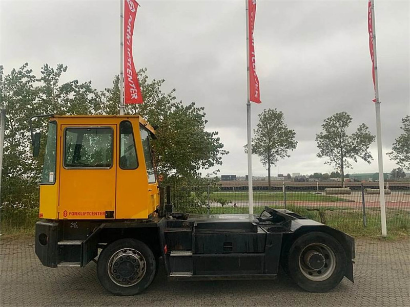 Sisu TRX182A4L2C18 - Терминальный тягач: фото 3 Sisu TRX182A4L2C18 - Терминальный тягач: фото 3