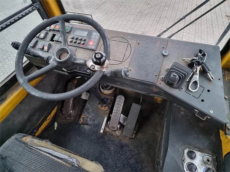 Терминальный тягач Terberg YT220: фото 9