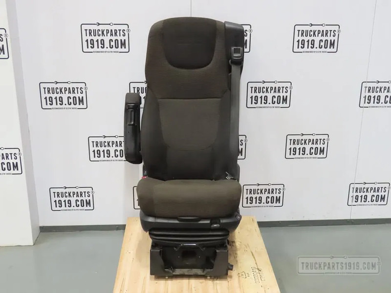 DAF 1978966 Bestuurdersstoel DAF XF 106 - Сиденье для Грузовиков: фото 1 DAF 1978966 Bestuurdersstoel DAF XF 106 - Сиденье для Грузовиков: фото 1