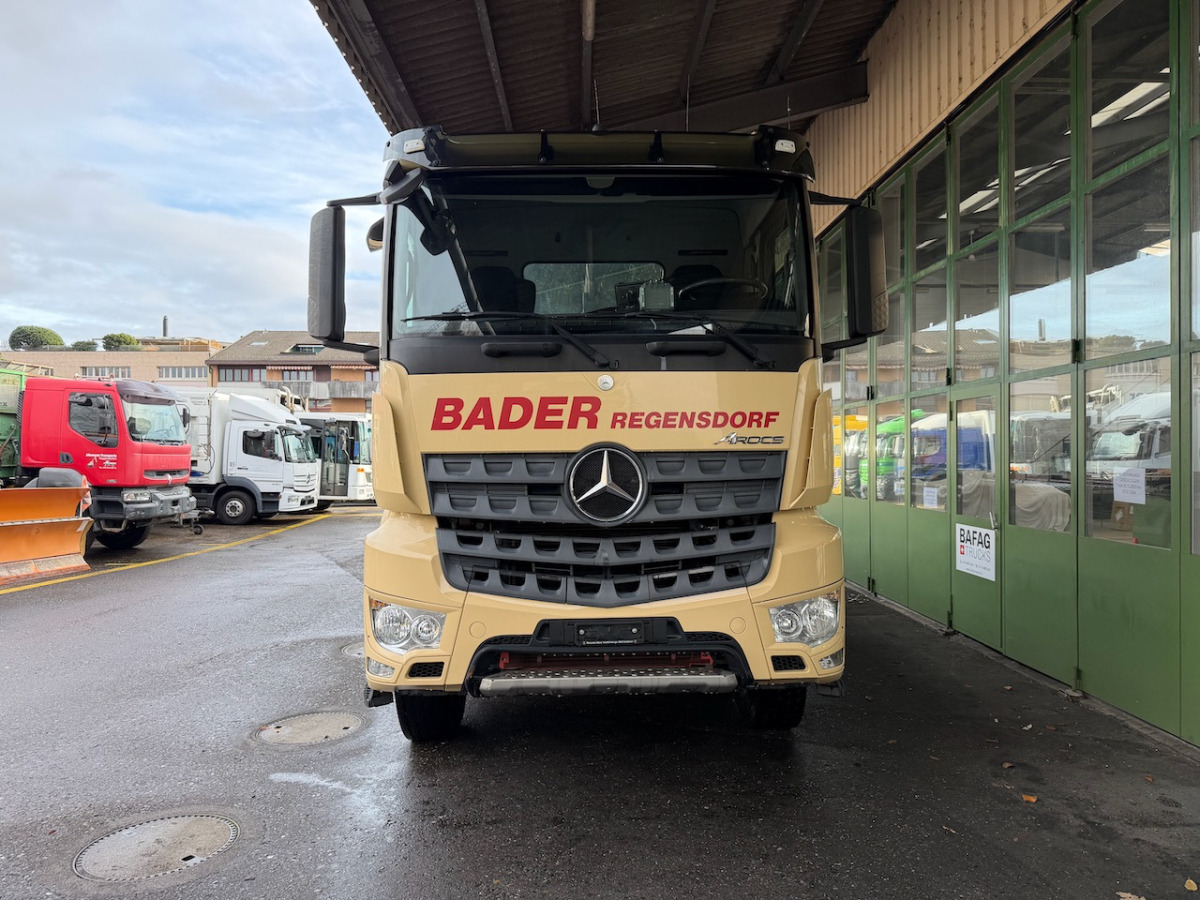 MERCEDES Arocs 3243 - Крюковой мультилифт: фото 3 MERCEDES Arocs 3243 - Крюковой мультилифт: фото 3