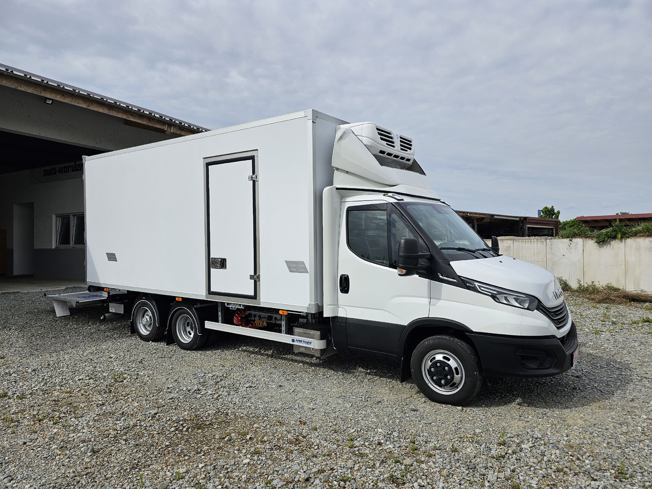 IVECO Daily BE-Truck 35S18H A8 180 PS Kühlkoffer 7.000kg Gesamtgewicht - Рефрижератор: фото 2 IVECO Daily BE-Truck 35S18H A8 180 PS Kühlkoffer 7.000kg Gesamtgewicht - Рефрижератор: фото 2