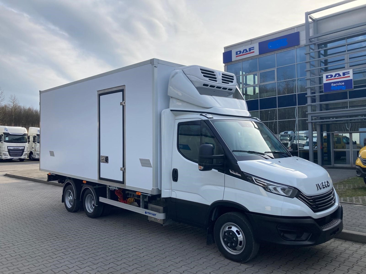 IVECO Daily BE-Truck 35S18H A8 180 PS Kühlkoffer 7.000kg Gesamtgewicht - Рефрижератор: фото 4 IVECO Daily BE-Truck 35S18H A8 180 PS Kühlkoffer 7.000kg Gesamtgewicht - Рефрижератор: фото 4