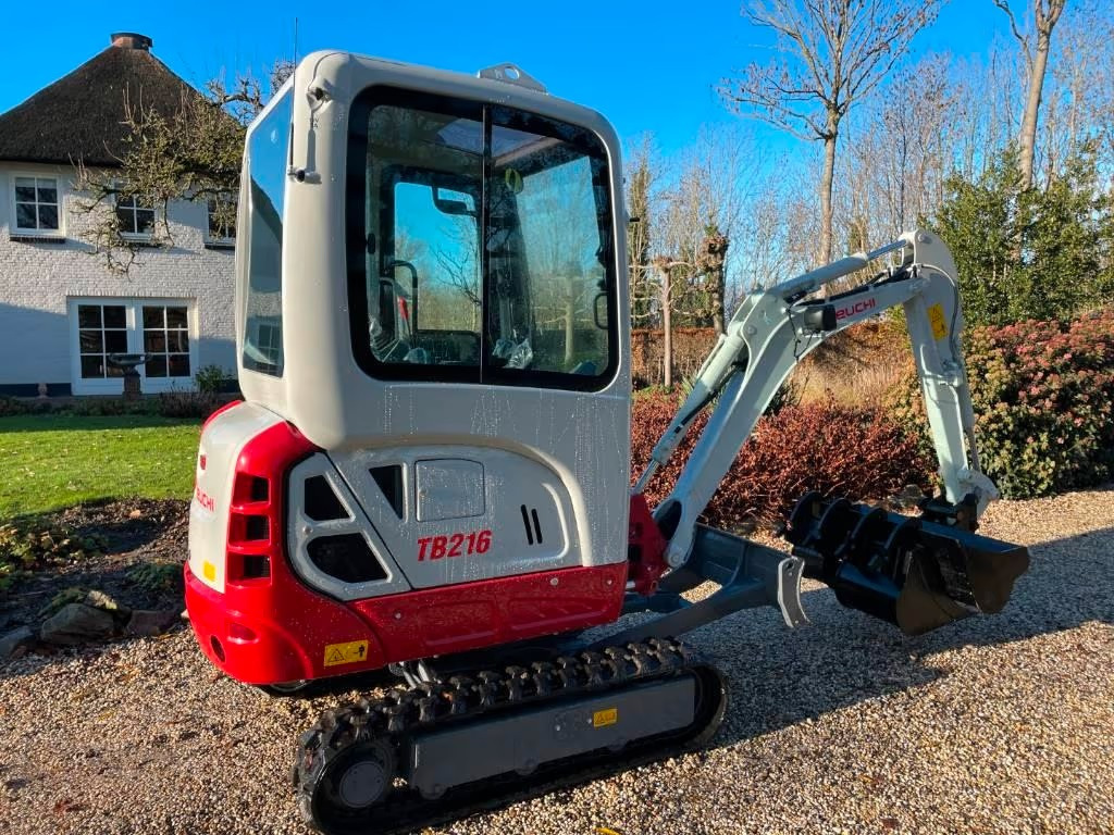 TAKEUCHI TB216 - Мини-экскаватор: фото 1 TAKEUCHI TB216 - Мини-экскаватор: фото 1