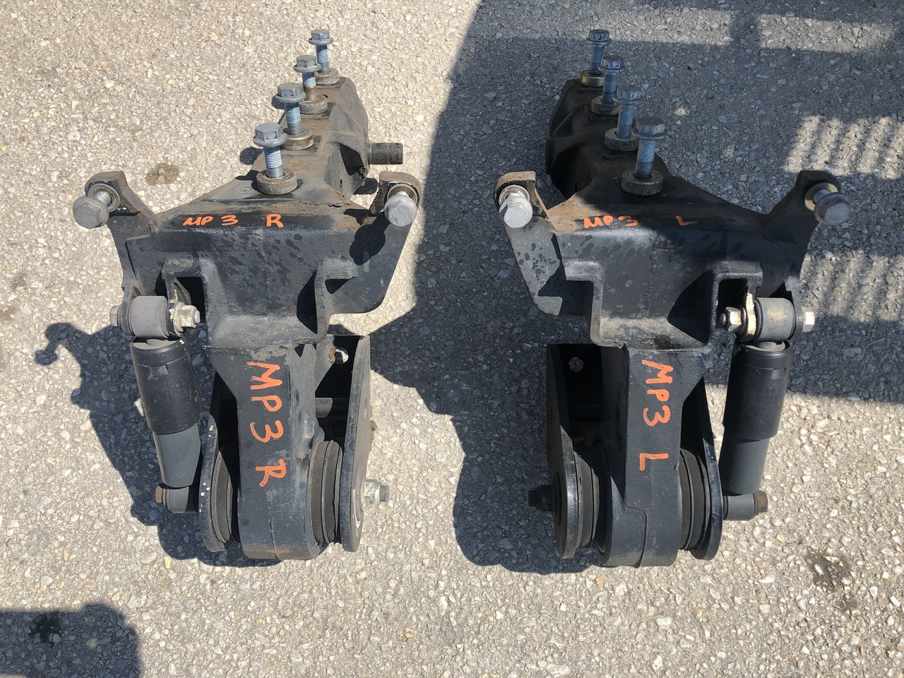 BEARING BRACKET LEFT AND RIGHT ACTROS - Подвеска кабины для Грузовиков: фото 1 BEARING BRACKET LEFT AND RIGHT ACTROS - Подвеска кабины для Грузовиков: фото 1