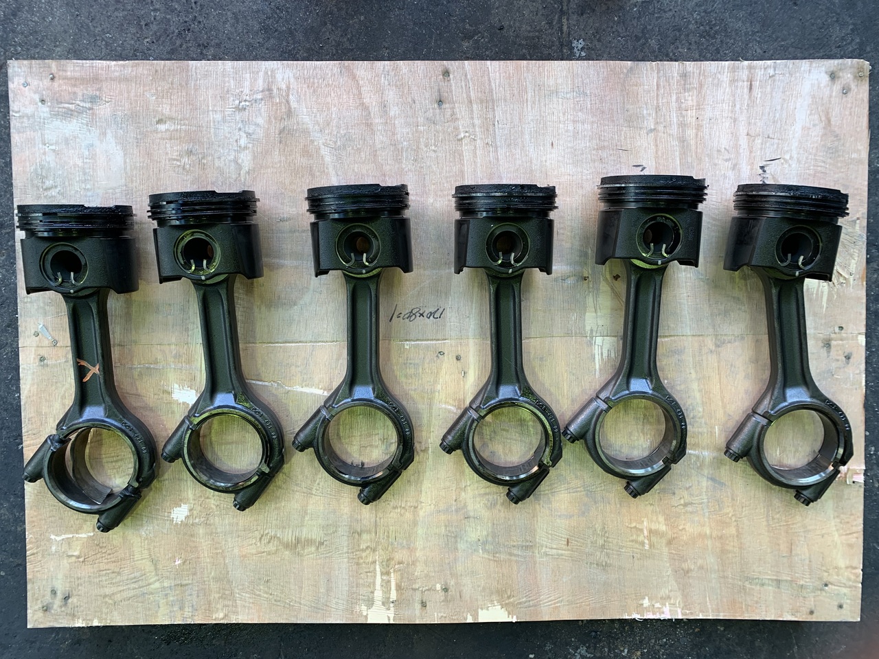 CONNECTING ROD WITH PISTONS OM 471LA 420PS EURO 5 - Двигатель и запчасти для Грузовиков: фото 2 CONNECTING ROD WITH PISTONS OM 471LA 420PS EURO 5 - Двигатель и запчасти для Грузовиков: фото 2