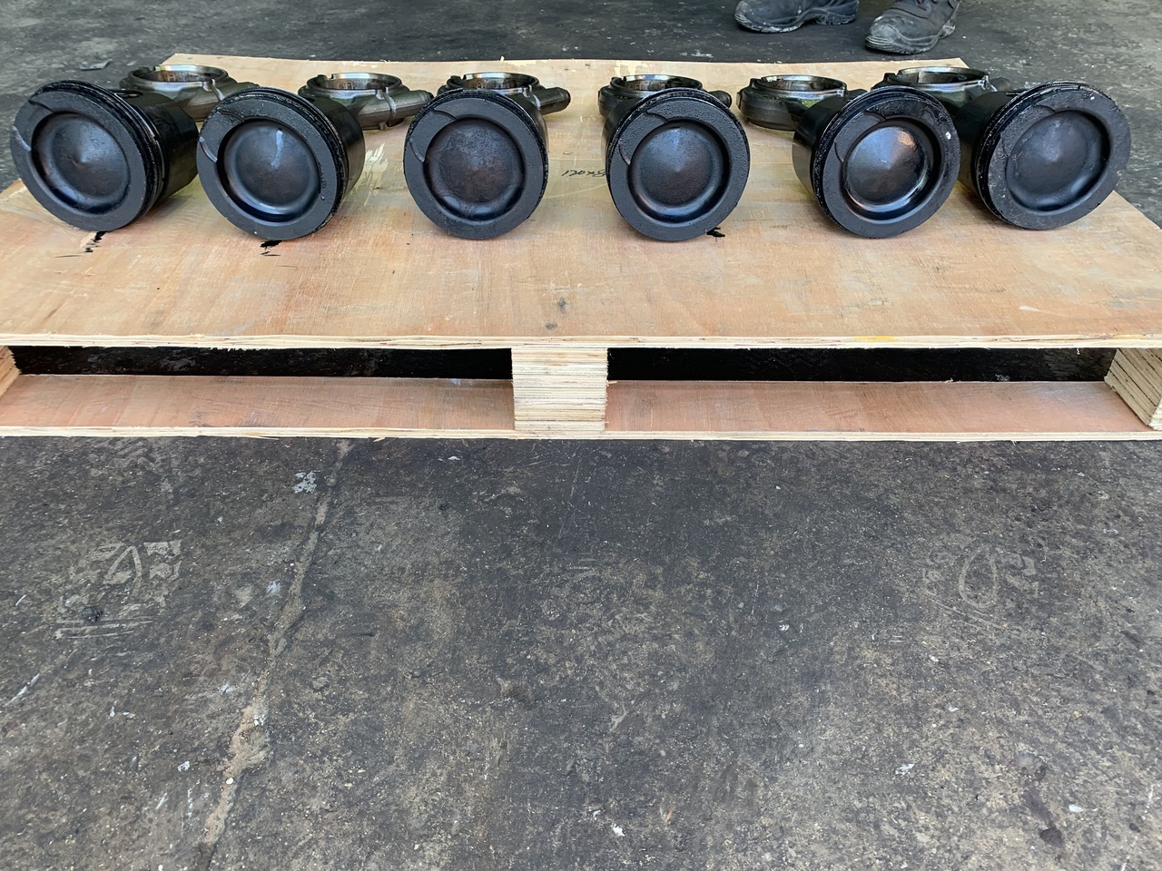 CONNECTING ROD WITH PISTONS OM 471LA 420PS EURO 5 - Двигатель и запчасти для Грузовиков: фото 1 CONNECTING ROD WITH PISTONS OM 471LA 420PS EURO 5 - Двигатель и запчасти для Грузовиков: фото 1