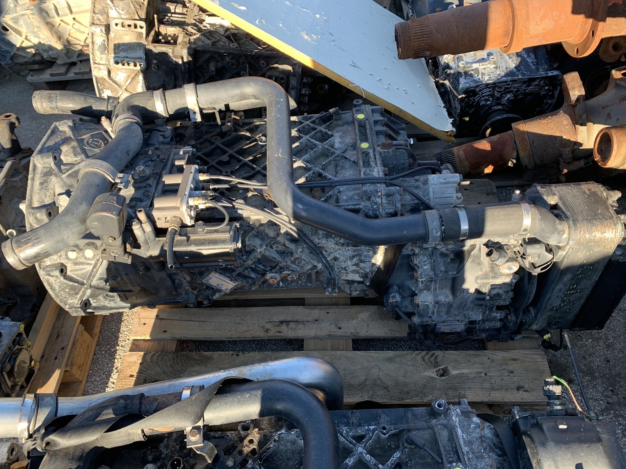 GEARBOX MAN TGX ZF16S2321 TD (WITH INTARTER) - Коробка передач и запчасти для Грузовиков: фото 2 GEARBOX MAN TGX ZF16S2321 TD (WITH INTARTER) - Коробка передач и запчасти для Грузовиков: фото 2