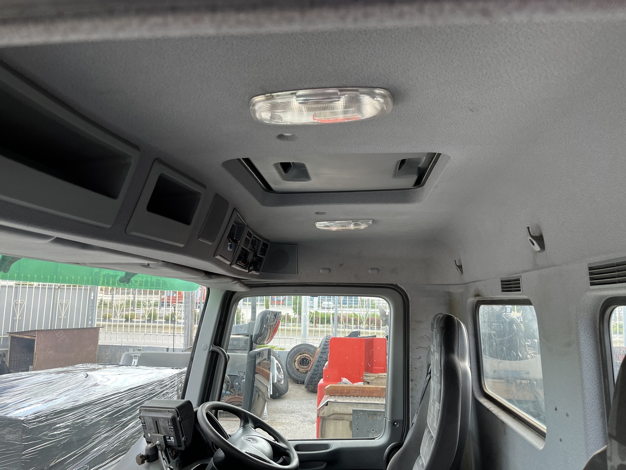 Кабина и интерьер для Грузовиков SHORT CAB ACTROS MP2 RHD: фото 10