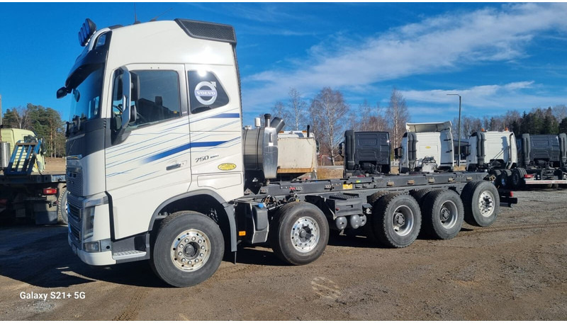 Volvo FH750 New engine and gearbox - Грузовик-шасси: фото 1 Volvo FH750 New engine and gearbox - Грузовик-шасси: фото 1