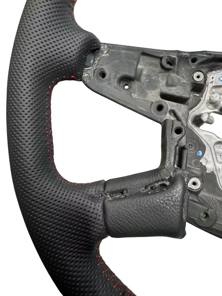 SCANIA NGS L, P, G, R, S, STEERING WHEEL NO BUTTONS ROUND RECONDITIONED WITH RED STICHTING + DEPOSIT - Рулевое колесо для Грузовиков: фото 2 SCANIA NGS L, P, G, R, S, STEERING WHEEL NO BUTTONS ROUND RECONDITIONED WITH RED STICHTING + DEPOSIT - Рулевое колесо для Грузовиков: фото 2