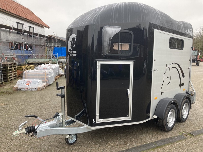 CHEVAL Liberté Gold 3 met zadelkamer - Прицеп-коневоз: фото 2 CHEVAL Liberté Gold 3 met zadelkamer - Прицеп-коневоз: фото 2