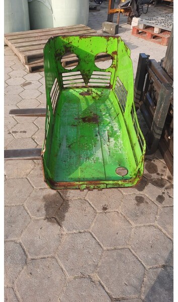 Deutz-Fahr 4006-5206 - Капот для Сельскохозяйственной техники: фото 2 Deutz-Fahr 4006-5206 - Капот для Сельскохозяйственной техники: фото 2
