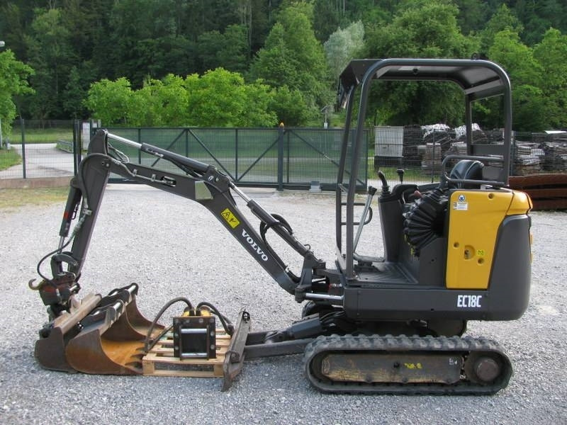 Volvo EC18C 3 žlice + kladivo Volvo HB02 - Мини-экскаватор: фото 2 Volvo EC18C 3 žlice + kladivo Volvo HB02 - Мини-экскаватор: фото 2