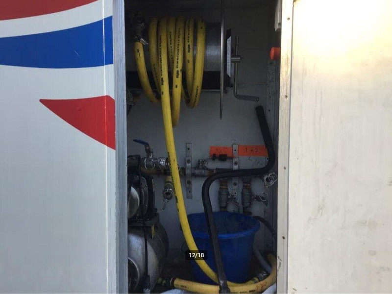 Малотоннажный седельный тягач Mercedes-Benz 413 CDI BE Mini Trekker + Workshop Trailer: фото 6 Малотоннажный седельный тягач Mercedes-Benz 413 CDI BE Mini Trekker + Workshop Trailer: фото 6