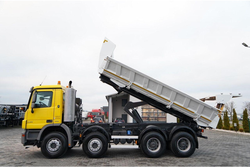 Mercedes-Benz ACTROS 4141 / 8x4 / BDF WYMIENNA ZABUDOWA / WYWROTKA DWUSTRONNA - Самосвал: фото 2 Mercedes-Benz ACTROS 4141 / 8x4 / BDF WYMIENNA ZABUDOWA / WYWROTKA DWUSTRONNA - Самосвал: фото 2