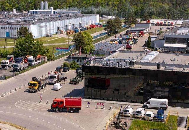 Renault MIDLUM 4x4 DOKA Brigade Double Cabin Camper - Грузовик-шасси, Автоманипулятор: фото 2 Renault MIDLUM 4x4 DOKA Brigade Double Cabin Camper - Грузовик-шасси, Автоманипулятор: фото 2