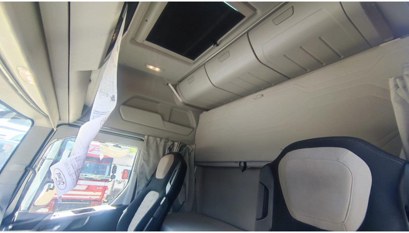 Тягач Ford F-Max 500 Lowdeck - MEGA: фото 16