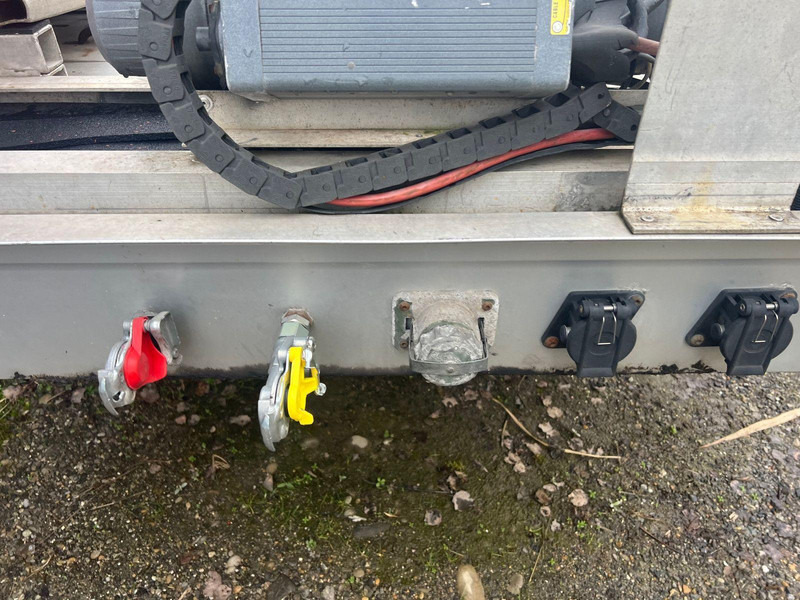 Fgs for 2 cars + winch - Полуприцеп-автовоз: фото 4 Fgs for 2 cars + winch - Полуприцеп-автовоз: фото 4