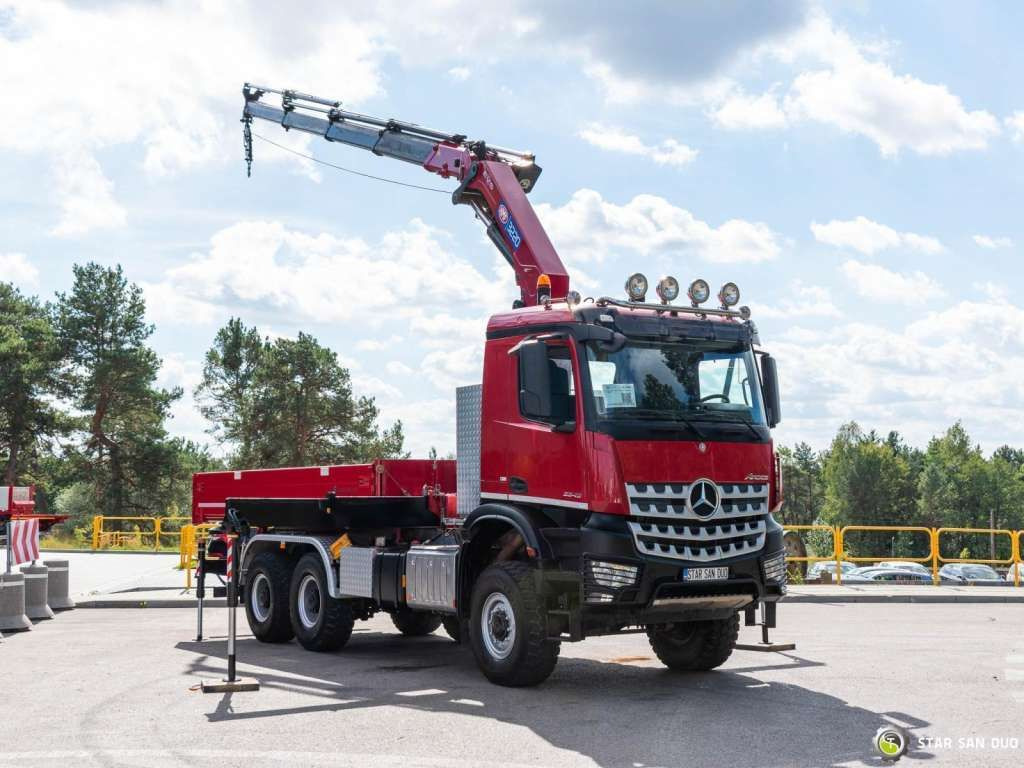 Mercedes-Benz AROCS 3345 6x6 HMF 3220 Winch Crane Tipper - Самосвал: фото 2 Mercedes-Benz AROCS 3345 6x6 HMF 3220 Winch Crane Tipper - Самосвал: фото 2