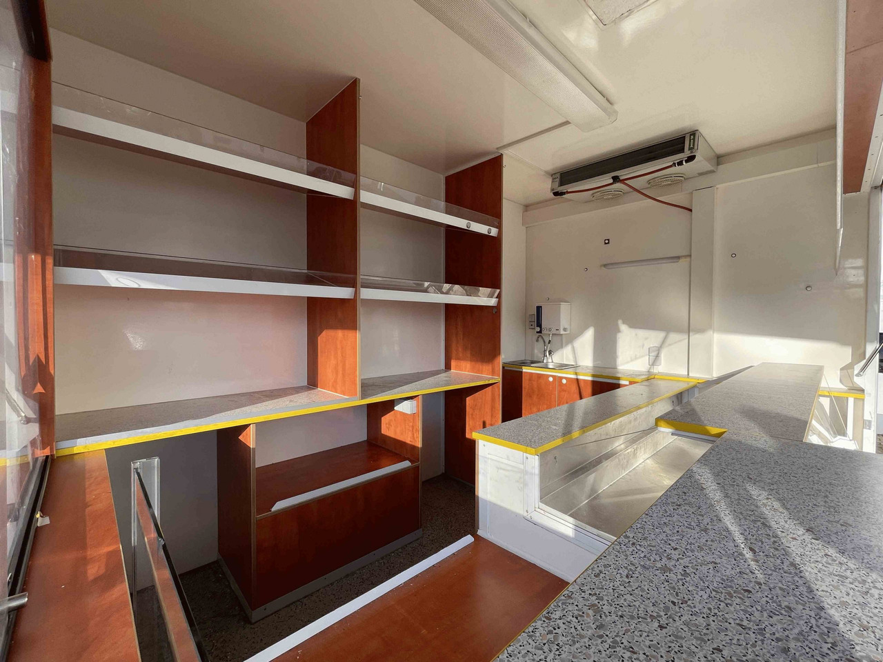 Торговый грузовик Wochenmarktmobil Vemus: фото 7 Торговый грузовик Wochenmarktmobil Vemus: фото 7