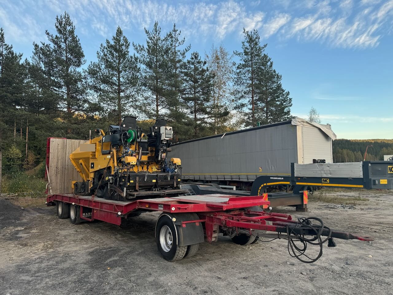 Caterpillar AP 300 - Асфальтоукладчик: фото 1 Caterpillar AP 300 - Асфальтоукладчик: фото 1