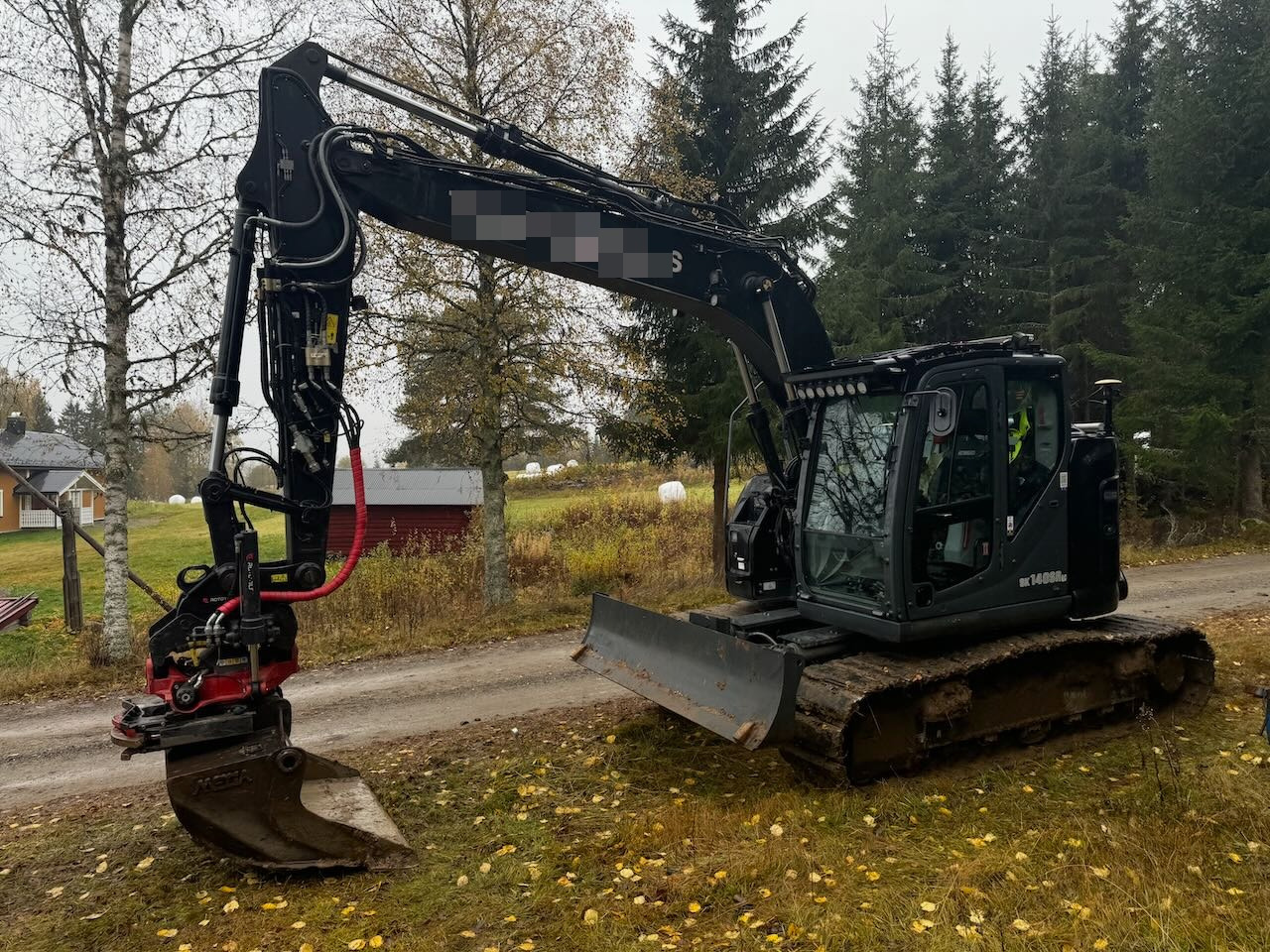 Kobelco SK140SRLC - Гусеничный экскаватор: фото 2 Kobelco SK140SRLC - Гусеничный экскаватор: фото 2