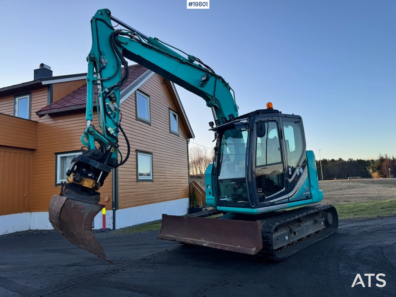 Kobelco SK75SR-3E - Экскаватор: фото 1 Kobelco SK75SR-3E - Экскаватор: фото 1