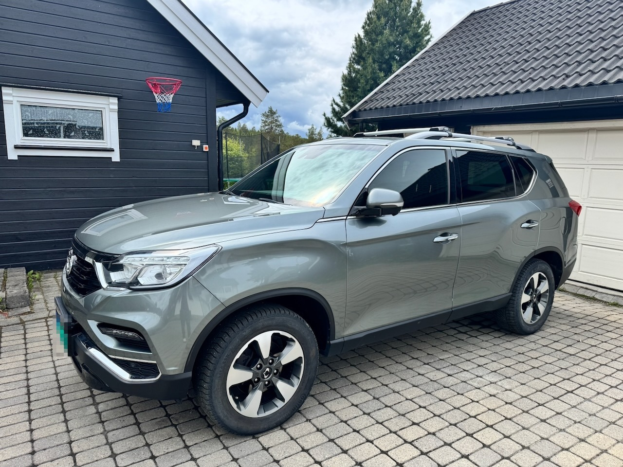 Ssangyong Rexton - Легковой автомобиль: фото 2 Ssangyong Rexton - Легковой автомобиль: фото 2