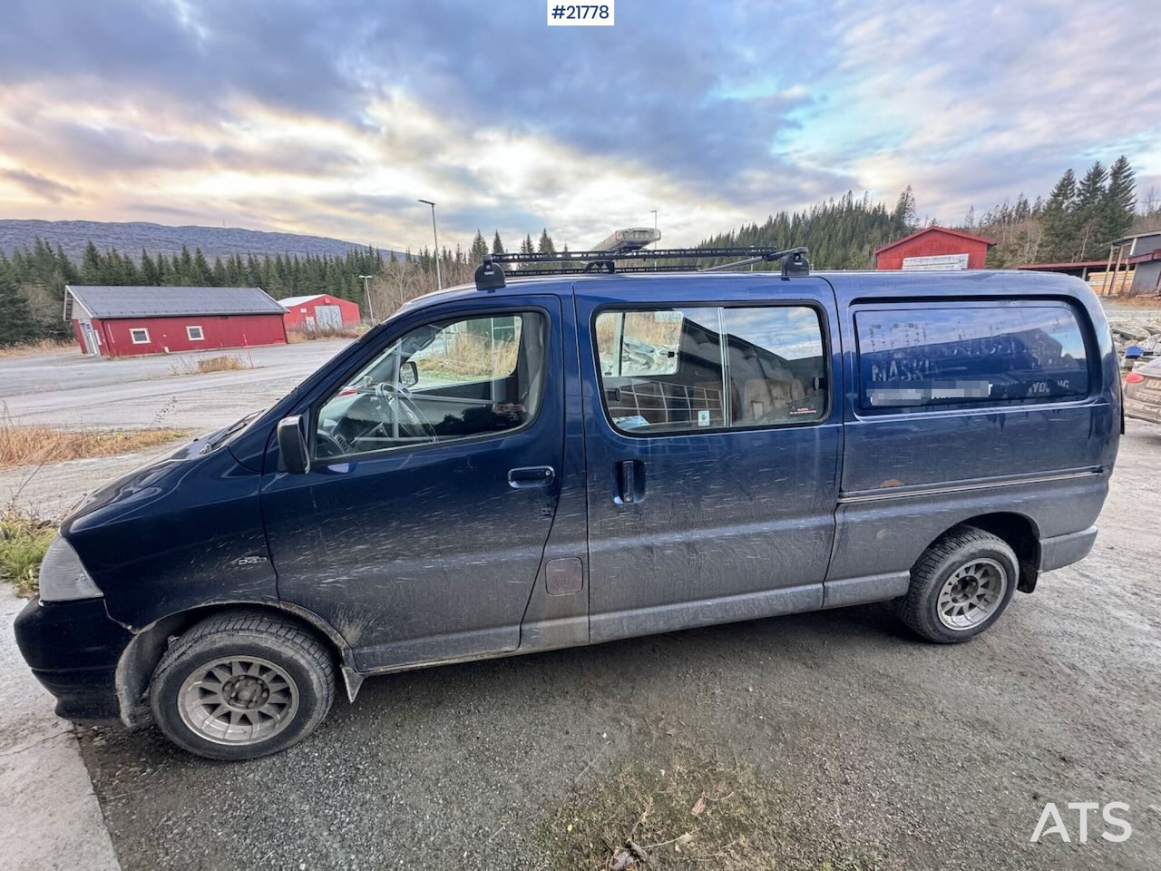 Toyota HIACE - Цельнометаллический фургон: фото 4 Toyota HIACE - Цельнометаллический фургон: фото 4