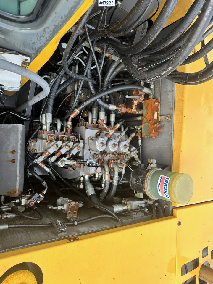 Колёсный экскаватор Volvo EW160B: фото 18