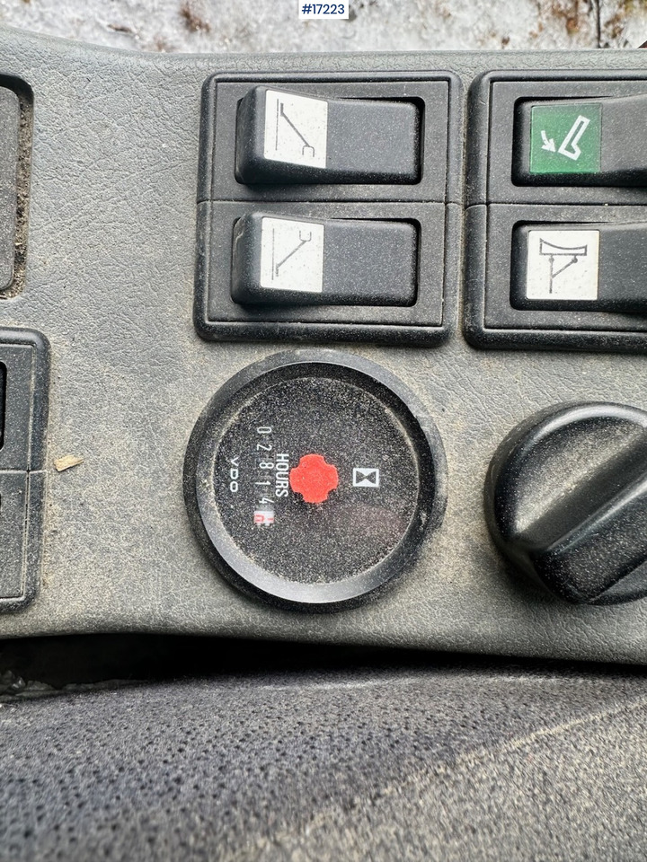 Колёсный экскаватор Volvo EW160B: фото 39