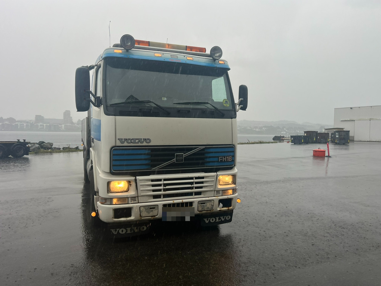 Volvo FH16 - Грузовик бортовой/ Платформа, Автоманипулятор: фото 1 Volvo FH16 - Грузовик бортовой/ Платформа, Автоманипулятор: фото 1