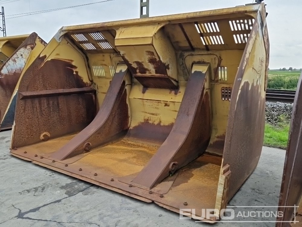 152" High Tip Front Loading Bucket to suit CAT 966M - Ковш: фото 1 152" High Tip Front Loading Bucket to suit CAT 966M - Ковш: фото 1