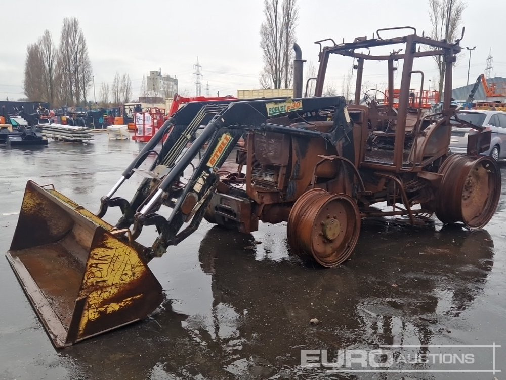 2000 Renault Tractor, Front Loader (Fire Damaged)(Belgian Reg. Docs. Available) - Трактор: фото 1 2000 Renault Tractor, Front Loader (Fire Damaged)(Belgian Reg. Docs. Available) - Трактор: фото 1