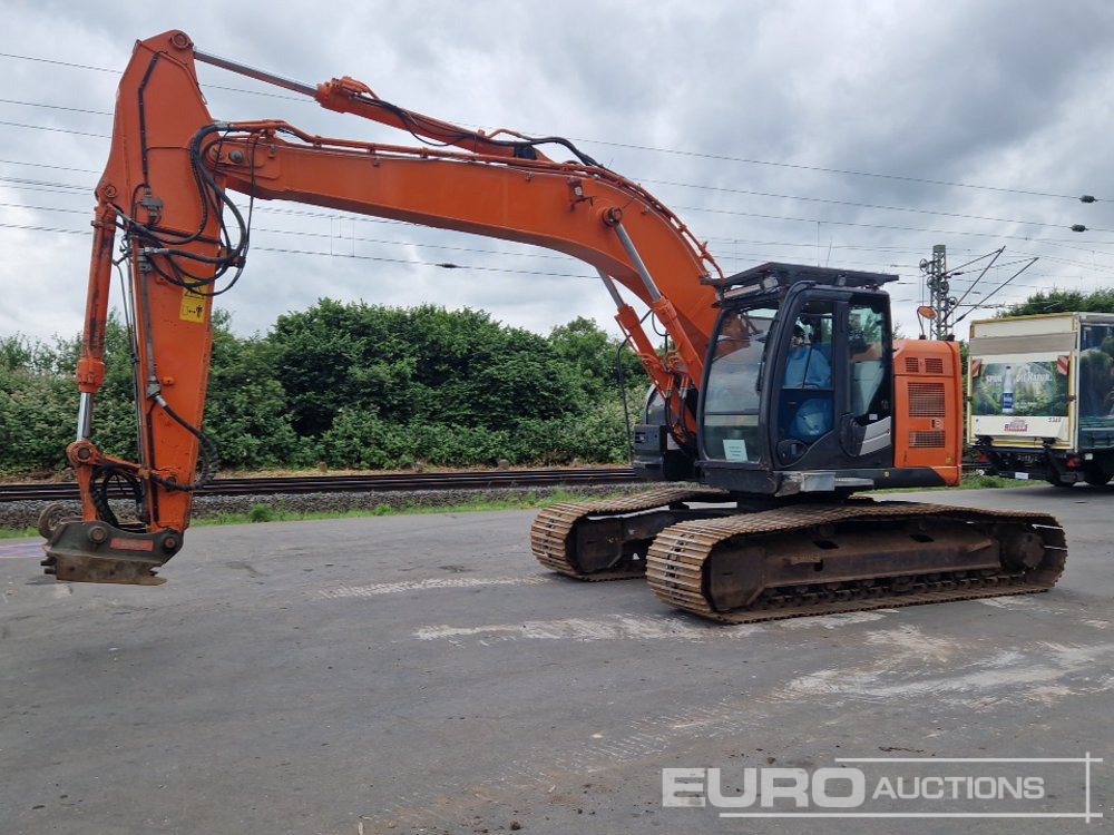 2015 Hitachi ZX225USLC-5B - Гусеничный экскаватор: фото 1 2015 Hitachi ZX225USLC-5B - Гусеничный экскаватор: фото 1