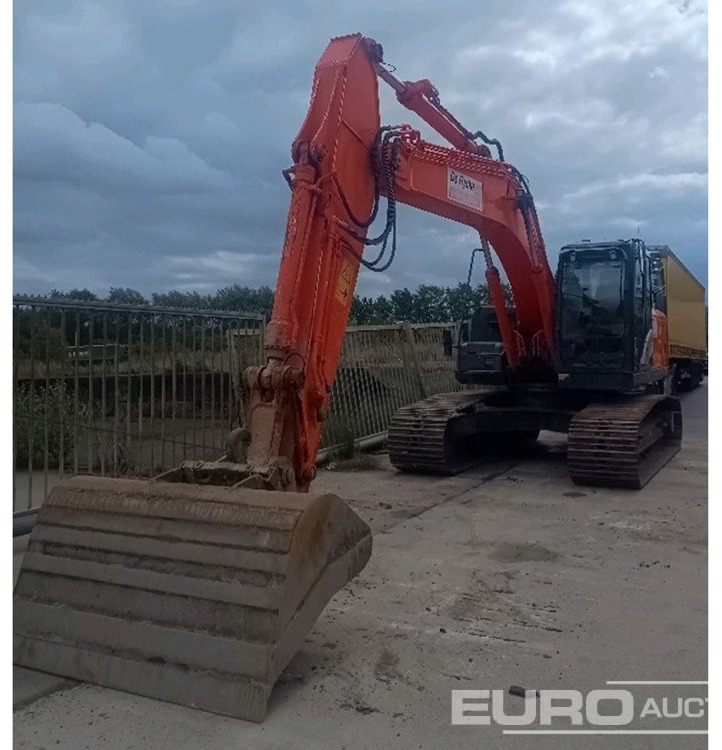 2016 Hitachi ZX210LC-5 - Гусеничный экскаватор: фото 1 2016 Hitachi ZX210LC-5 - Гусеничный экскаватор: фото 1