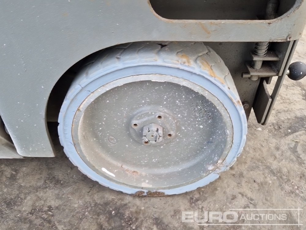 Подъёмник 2017 Haulotte Compact 12: фото 7 Подъёмник 2017 Haulotte Compact 12: фото 7