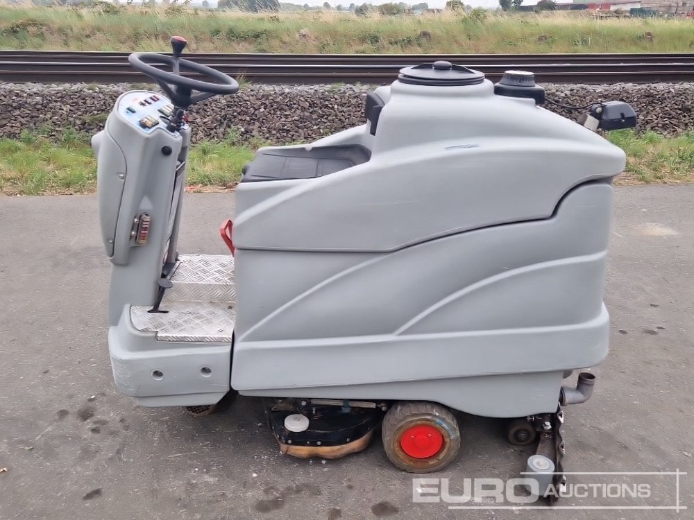Comac Tripla 75 II - Подметально-уборочная машина: фото 2 Comac Tripla 75 II - Подметально-уборочная машина: фото 2