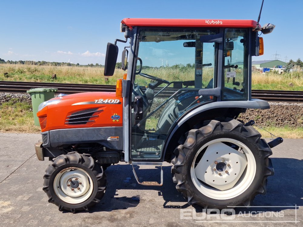 Kubota T240DF - Минитрактор: фото 2 Kubota T240DF - Минитрактор: фото 2
