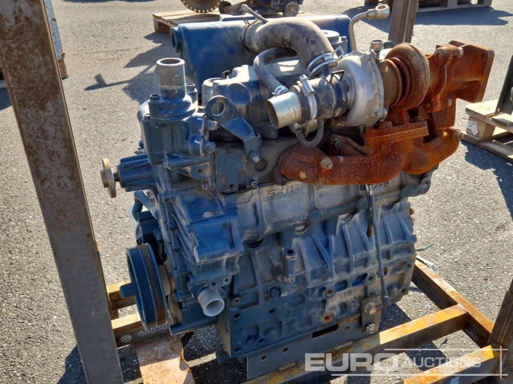 Kubota V2403 - Двигатель: фото 1 Kubota V2403 - Двигатель: фото 1