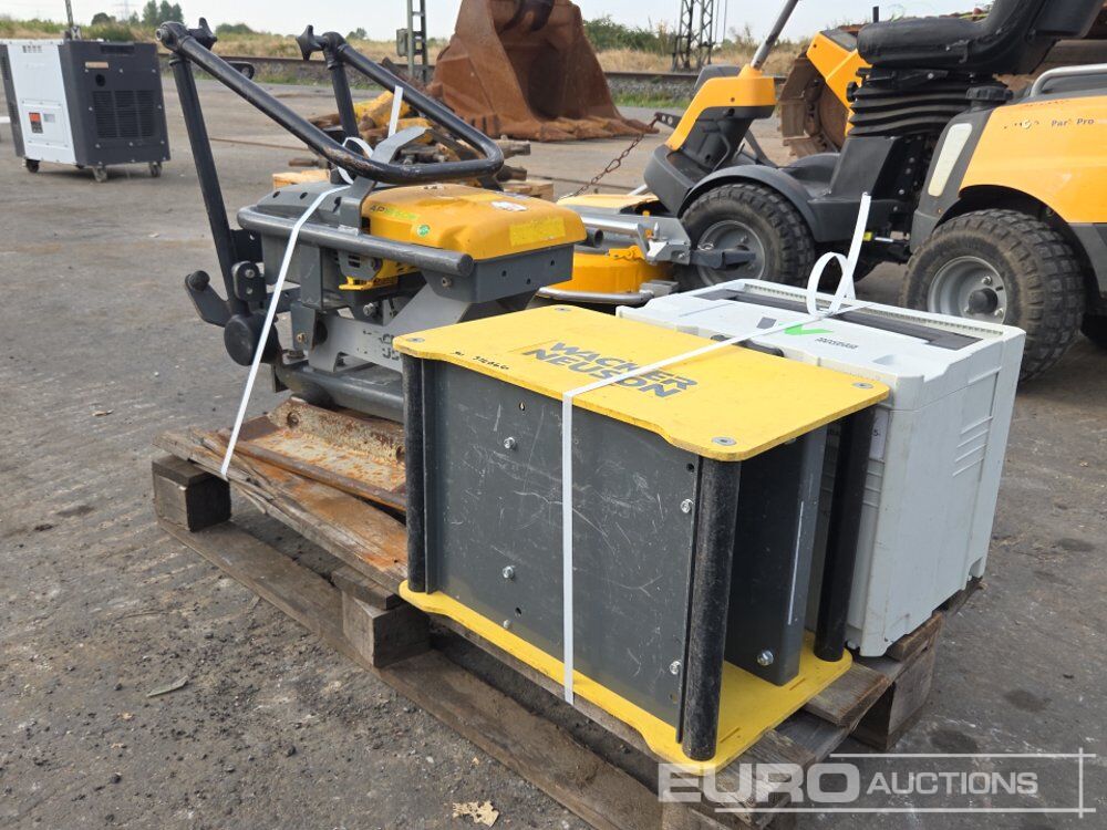 Wacker Neuson Electric Walk Behind Compaction Plate, Charger - Асфальтоукладочная техника: фото 1 Wacker Neuson Electric Walk Behind Compaction Plate, Charger - Асфальтоукладочная техника: фото 1