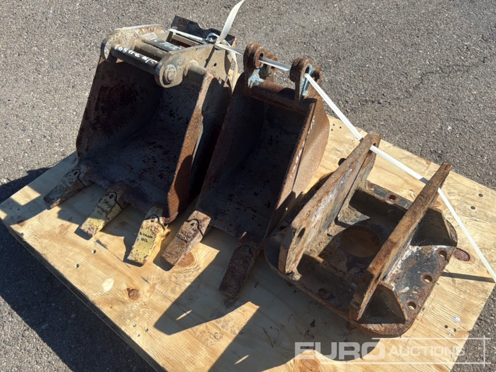 Pallet of 11" & 17" Digging Buckets, QH - Ковш: фото 1 Pallet of 11" & 17" Digging Buckets, QH - Ковш: фото 1
