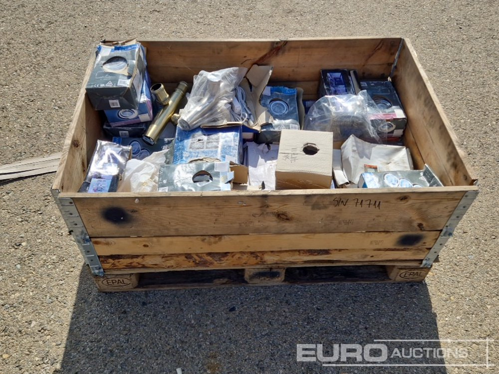 Pallet of Halogen Light Bulbs - Строительное оборудование: фото 5 Pallet of Halogen Light Bulbs - Строительное оборудование: фото 5