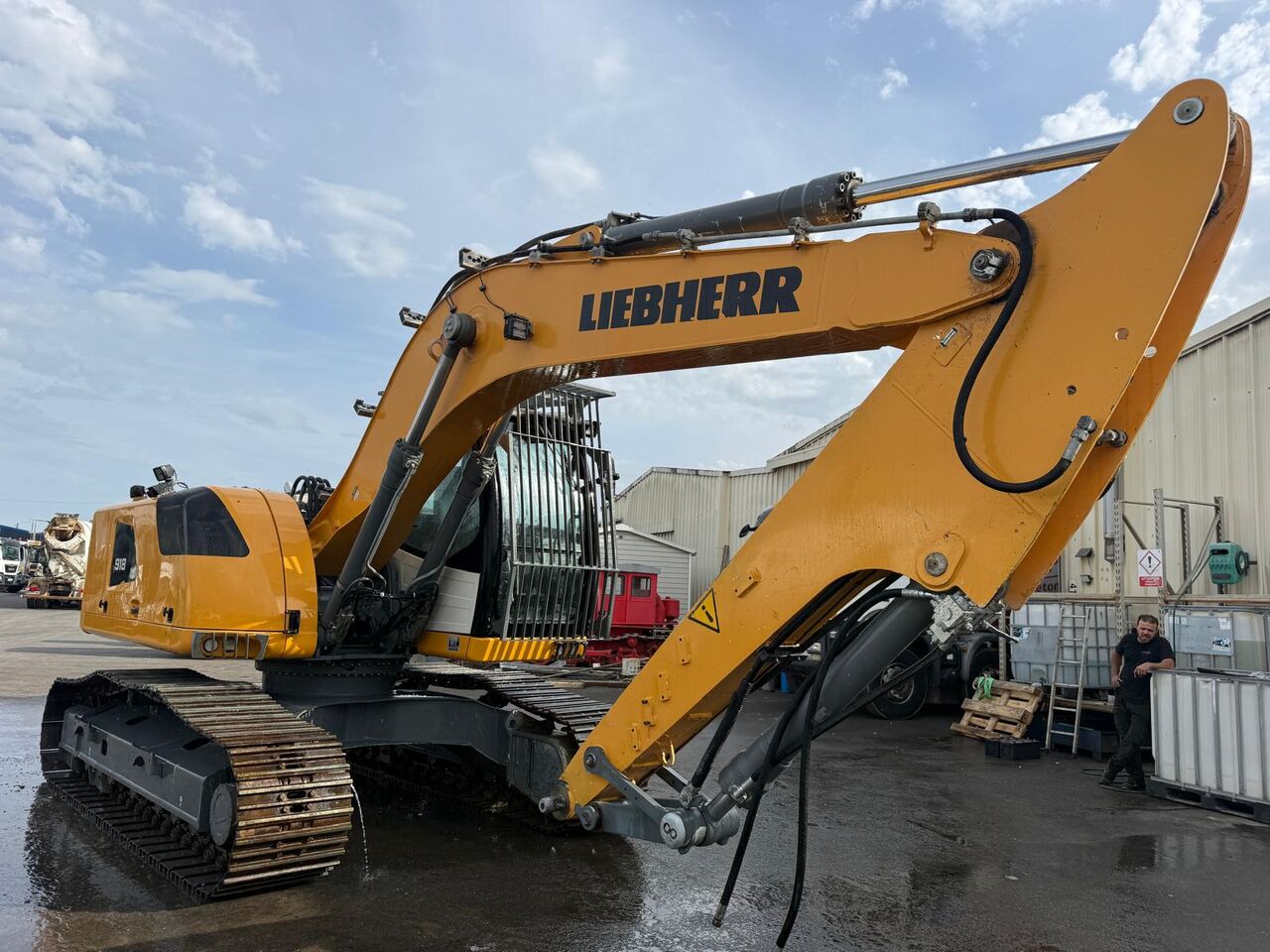 LIEBHERR R 918 - Гусеничный экскаватор: фото 1 LIEBHERR R 918 - Гусеничный экскаватор: фото 1