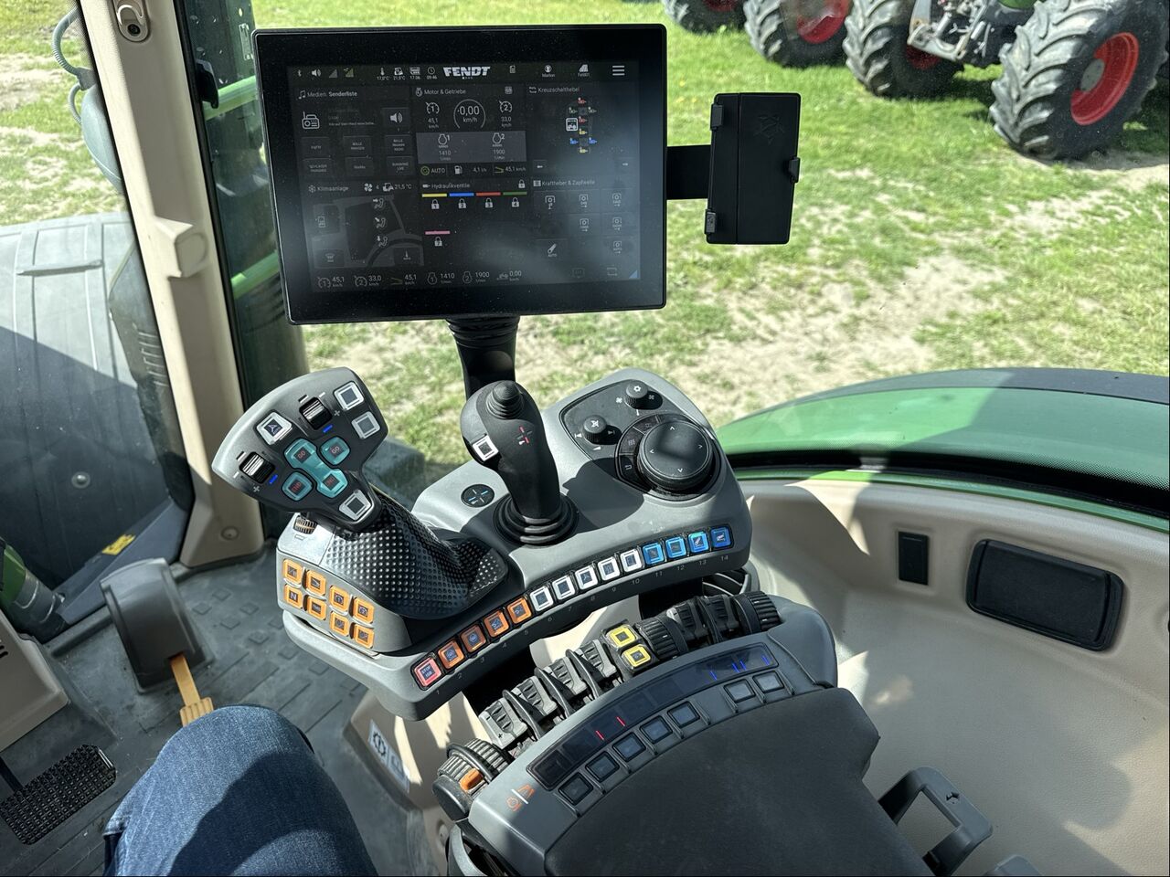 Fendt 724 Gen6 ProfiPlus - Трактор: фото 4 Fendt 724 Gen6 ProfiPlus - Трактор: фото 4