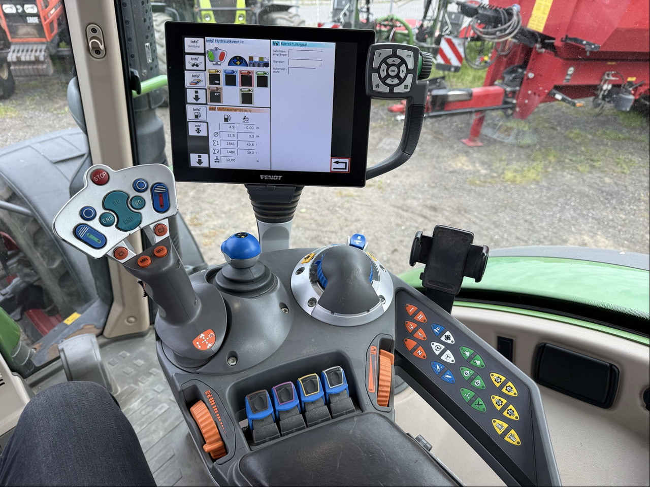 Fendt 724 Vario S4 ProfiPlus - Трактор: фото 3 Fendt 724 Vario S4 ProfiPlus - Трактор: фото 3