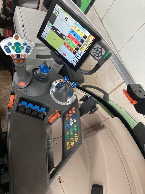 Fendt 828 Vario S4 Profi - Трактор: фото 3 Fendt 828 Vario S4 Profi - Трактор: фото 3