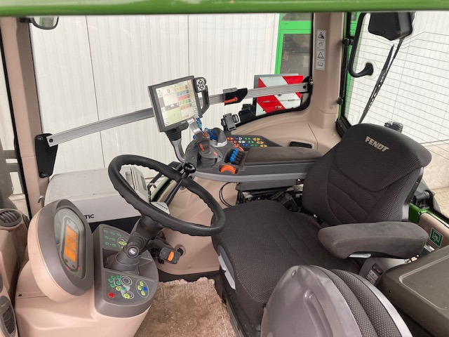 Fendt 828 Vario S4 Profi - Трактор: фото 4 Fendt 828 Vario S4 Profi - Трактор: фото 4