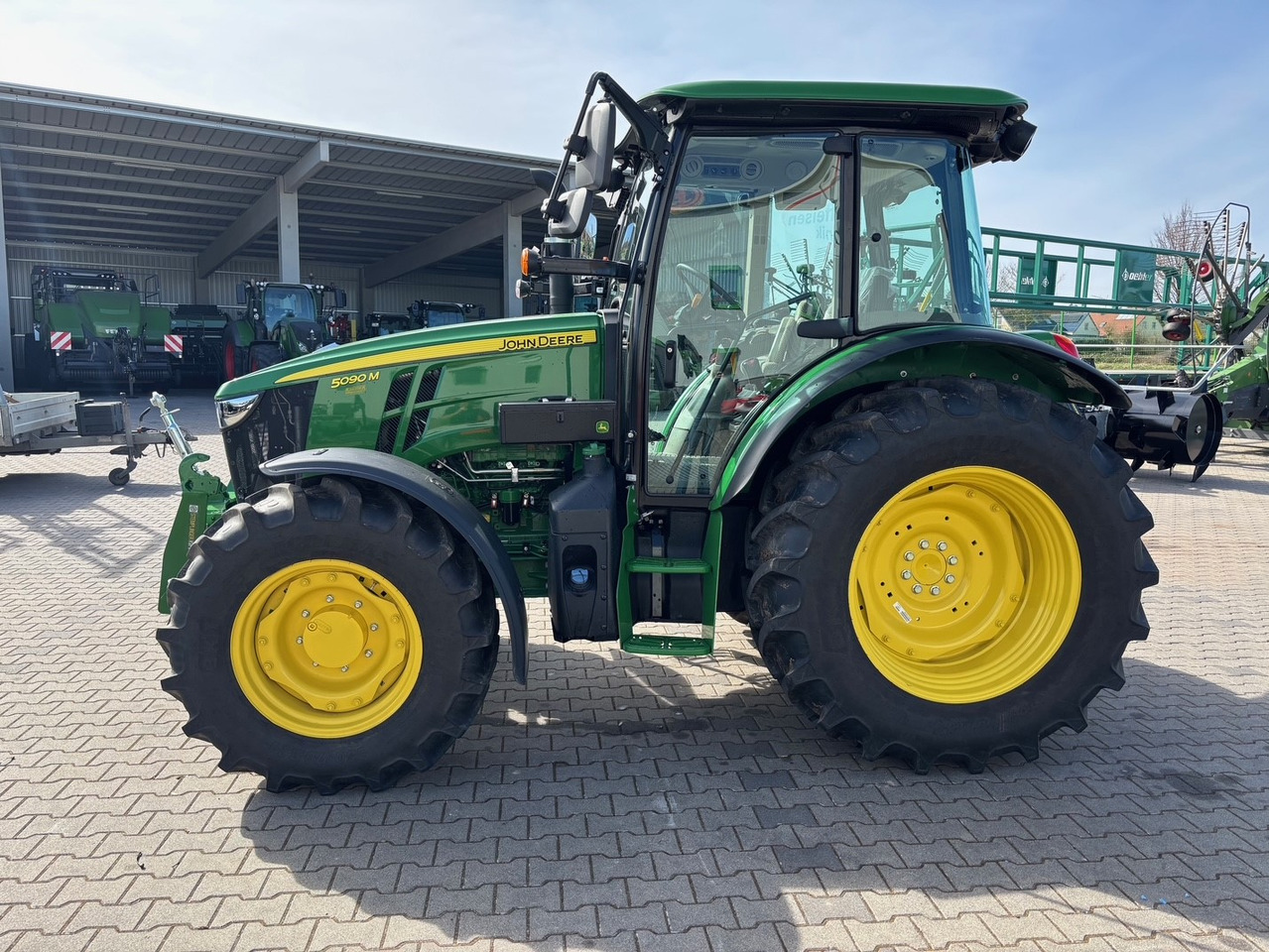 John Deere 5090M - Трактор: фото 1 John Deere 5090M - Трактор: фото 1